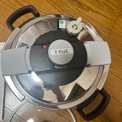 T-fal 圧力鍋 中型 ステンレス製の画像