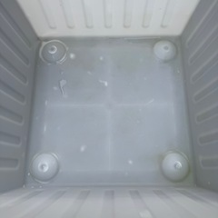 白い容器　タライ　きゃすたーつきキャスター付きの画像