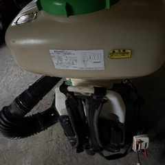 背負式動力散布機」の画像