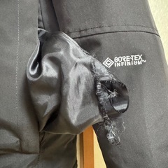 【THE NORTH FACE】訳アリ　黒GORE-TEXダウンジャケットXLサイズの画像