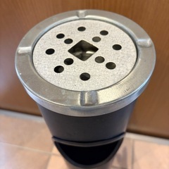 【じ譲渡決定】外用の灰皿兼ゴミ箱の画像