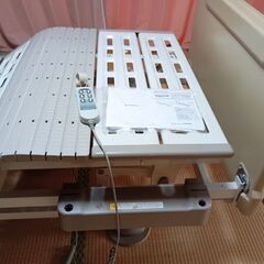 パラマウント電動介護ベットの画像
