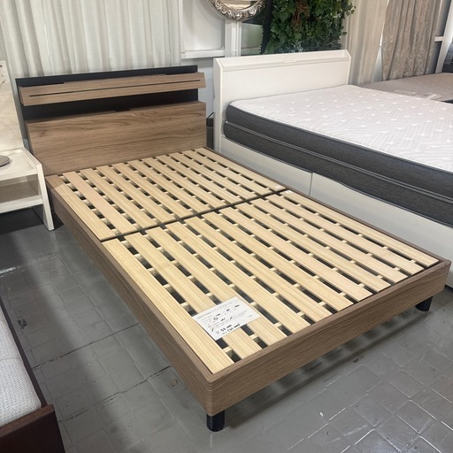 セミダブルベッドフレーム