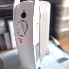 2022年製アイリスオーヤマ コンパクトミニ オイルヒーターPOH-505K-W ホワイトの画像