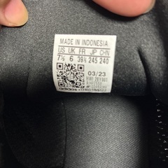 24.5 黒色スニーカーの画像