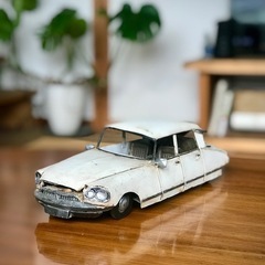 シトロエン　DS ミニカー　モデルカー　ブリキ　オブジェ　エイジング　サビ　の画像