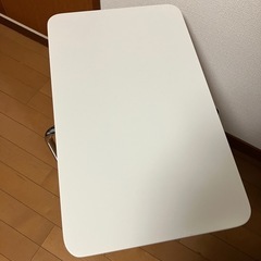 IKEAサイドテーブルの画像