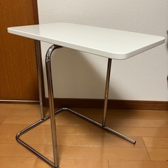 IKEAサイドテーブルの画像