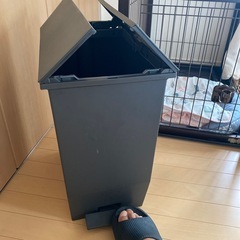 ゴミ箱の画像