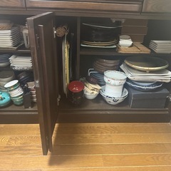 食器棚‼️食器付きのみです‼️10/13午前中までの取引！‼️の画像