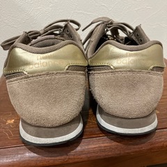 話し中　ニューバランス　24.5モカ　中古の画像