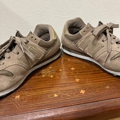 話し中　ニューバランス　24.5モカ　中古の画像