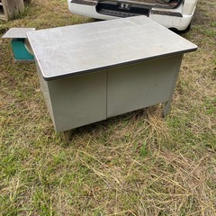 グレー金属製デスク 3引き出し付き 事務机　スチール製　昭和レトロの画像