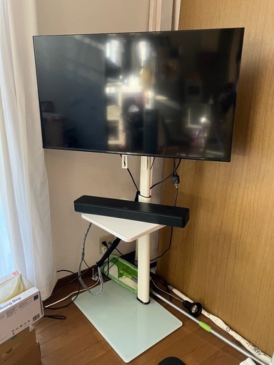 2023年製テレビ、ラック付き