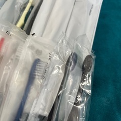 【新品未開封】歯ブラシ 30本セット 歯磨き粉付きの画像