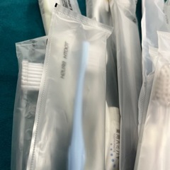 【新品未開封】歯ブラシ 30本セット 歯磨き粉付きの画像
