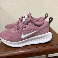NIKE ウォーキングシューズ　24.5 美品の画像