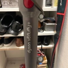 dyson v8 fluffy+ スティッククリーナー本体の画像