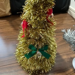 クリスマスツリー　サンタ帽の画像