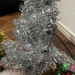 クリスマスツリー　サンタ帽の画像
