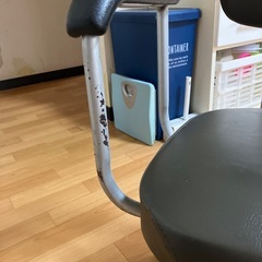 事務用の椅子の画像