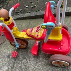 アンパンマン三輪車の画像