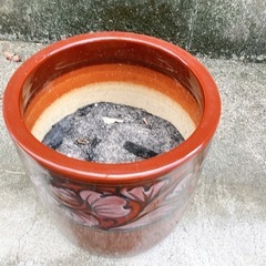 灰入り火鉢の画像