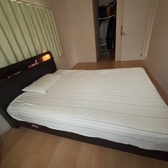 ダブルベッドの画像