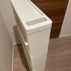 イケア 隙間ワゴン・キャスターつき付 の画像