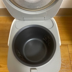 炊飯器 、説明書付きの画像