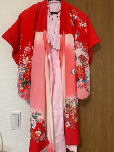 七五三に最適！華やかな赤×ピンクのグラデーション着物