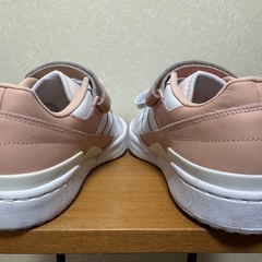 【adidasレディース】FORUM-LOW　23.5cmの画像