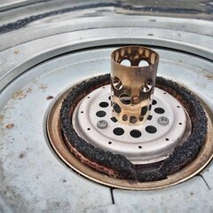 逗子 灯油ストーブ RX-2218Y 6畳 8畳 ヒーター 自然通気型開放式  やかん プラスチック 缶 給油ポンプ サイフォン式手動式 石油ストーブ（ 暖房器具 コロナ ポータブル ヒーター 煮炊き 屋外 冬 キャンプ アウトドア 火力 天板 調理 料理 寒冷地 お湯沸かす レシピ アルミホイル 焼く 銀杏 にんにく 芋 お鍋 スープ ラーメン 災害発生時 停電 Oil Heating Stove 火を囲んで暖まりながら料理 サロンヒーターの画像