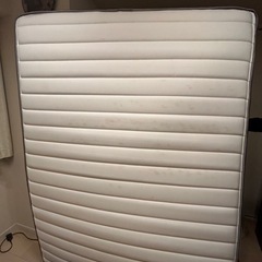 ダブルベッドの画像