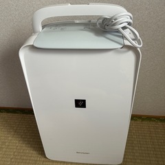 シャープ 衣類乾燥 除湿機 CV-P71-W 7.1L/日 プラズマクラスター 7000 8畳 コンパクトタイプ パワフル除湿 衣類消臭運転の画像