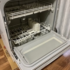 【受渡し者決定しました】食洗機　Panasonic  NP-TH1-W 2017年製の画像