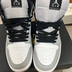 AIR JORDAN1 MID 28cmの画像
