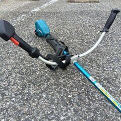 マキタ MUR368UD 充電式草刈り機【野田愛宕店】【店頭取引限定】【中古】管理番号：ITJ5KRI50WT8の画像
