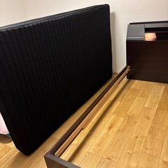 セミダブルベッドフレームとマットレスのみの画像