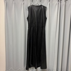 ZARA/フェイクレザー/ワンピース/サイドジッパー/USA Mサイズの画像