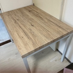ダイニングテーブルの画像