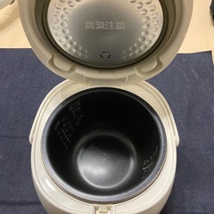 TOSHIBA 炊飯器 3合 ハーブホワイトの画像
