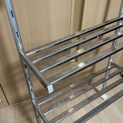 突っ張り棒　食器棚の画像