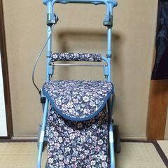 介護　シルバーカーの画像