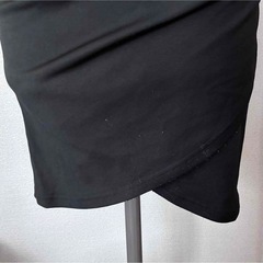 モノトーンドレス、ワンピースの画像