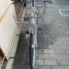 リサイクルショップどりーむ荒田店　No538 自転車　シティサイクル　２７インチ　白　ギア切り替え付き♪　LEDオートライト付き♪　リアキャリア付き♪の画像