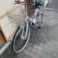 リサイクルショップどりーむ荒田店　No538 自転車　シティサイクル　２７インチ　白　ギア切り替え付き♪　LEDオートライト付き♪　リアキャリア付き♪の画像
