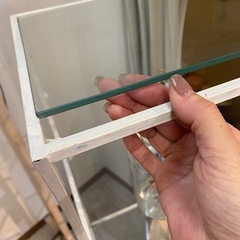 ガラスのインテリアラックの画像