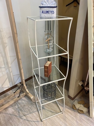 ガラスのインテリアラック