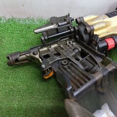 日立 NV65HMC 高圧釘打機【野田愛宕店】【店頭取引限定】【中古】管理番号：ITPCZIJG28J2の画像